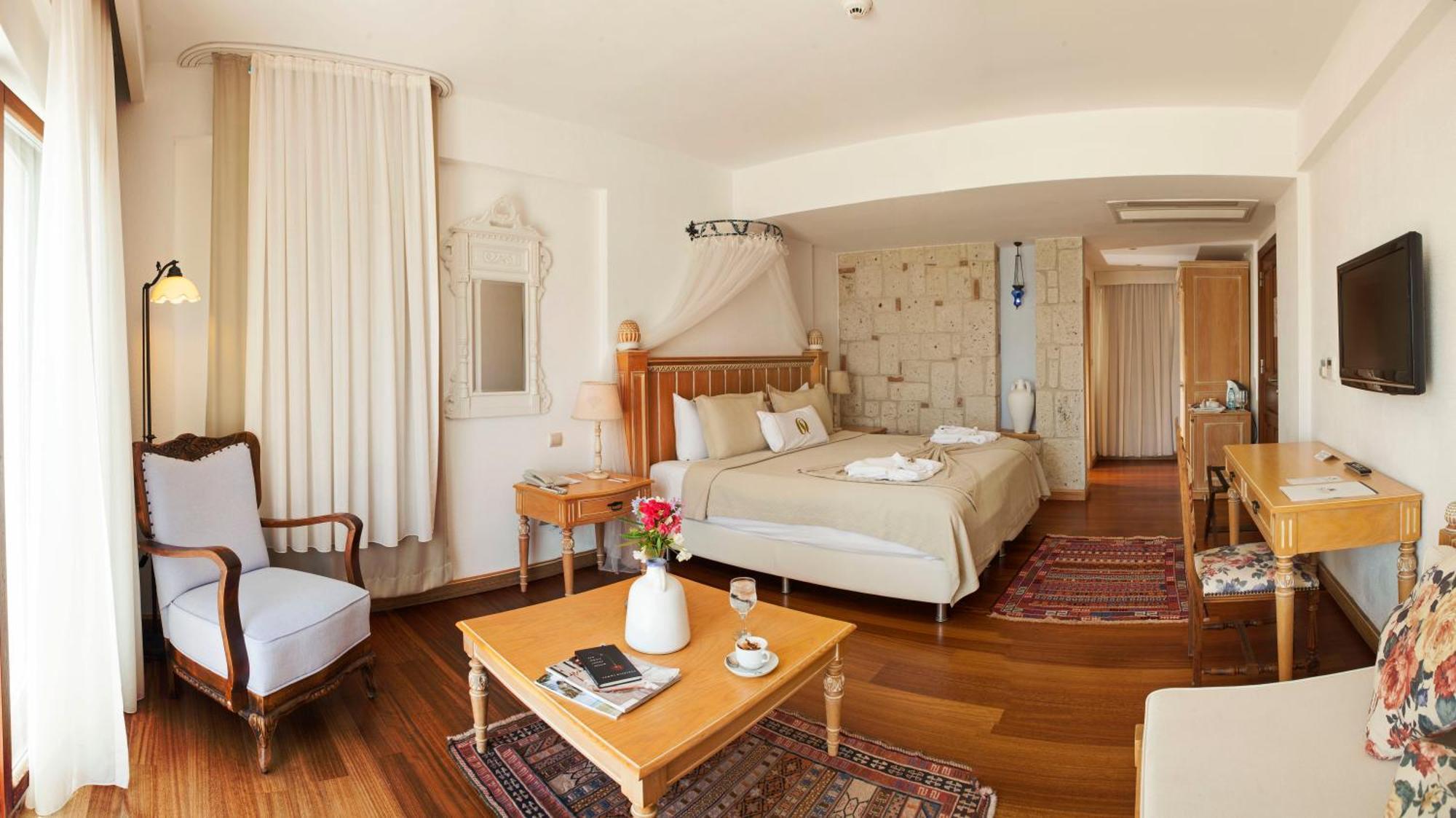 Deluxe Double Room with Balcony,1084909246:JPEG