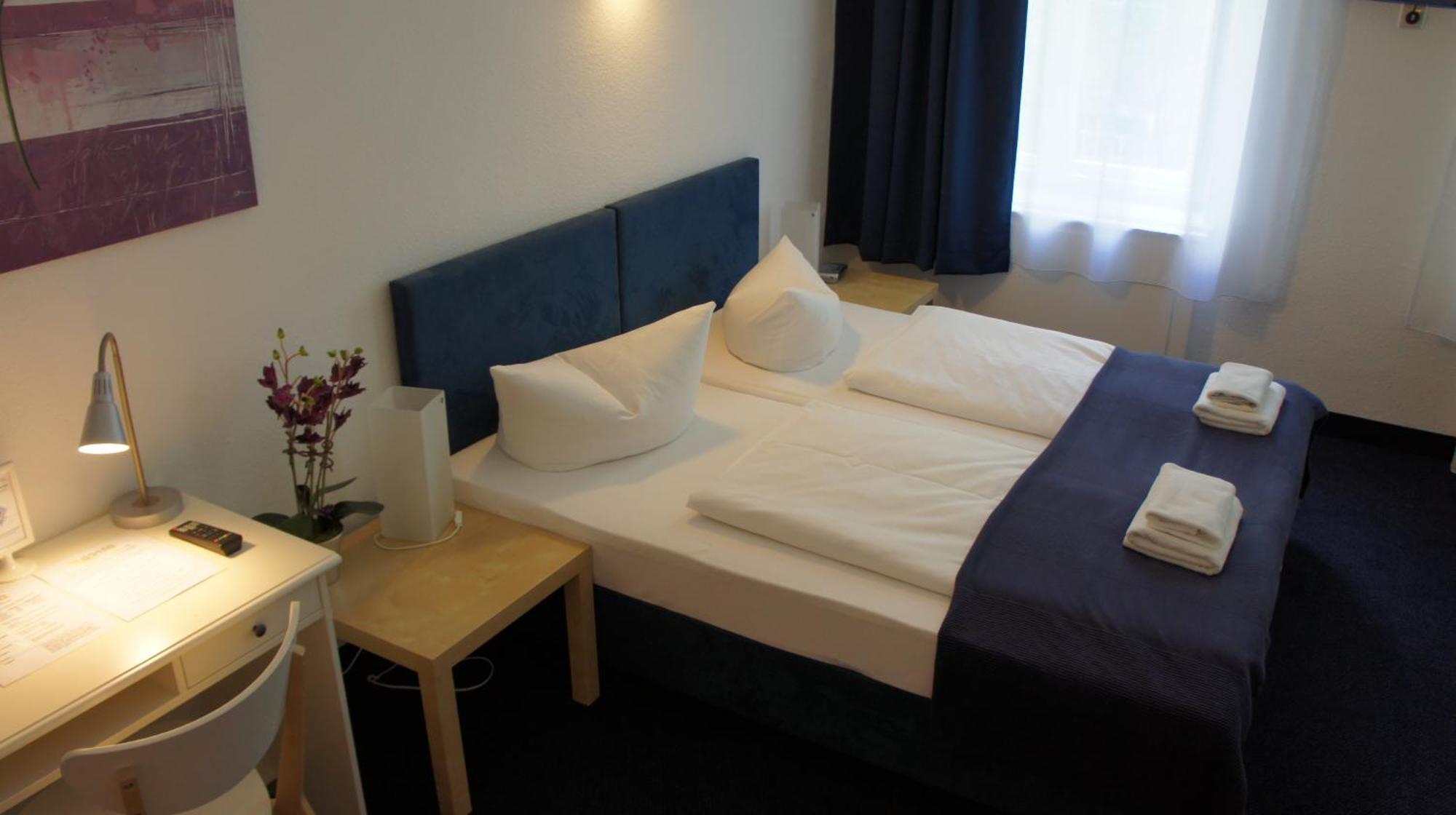 Small Family Room,699687418:JPEG