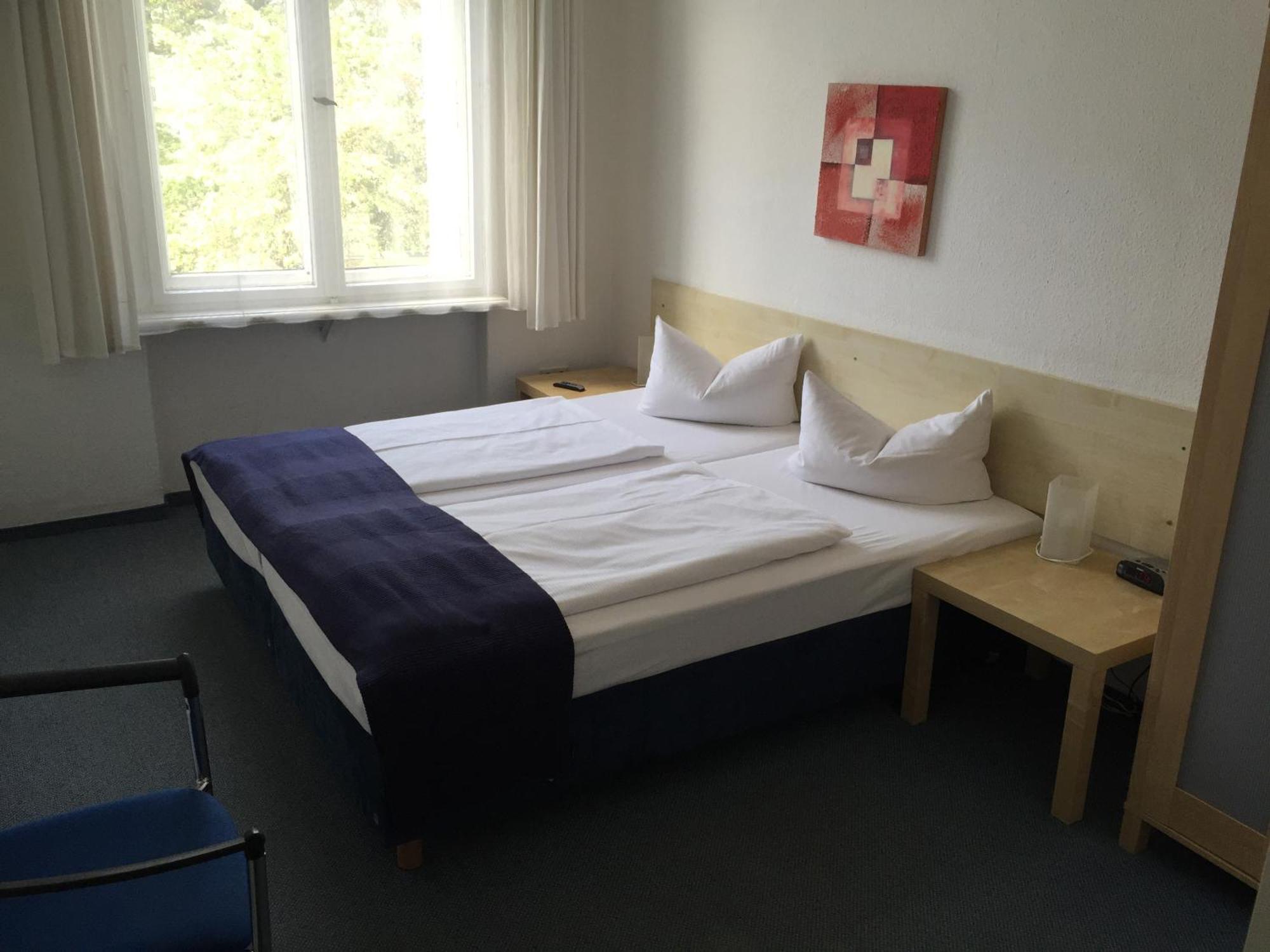 Large Double or Twin Room,699687847:JPEG