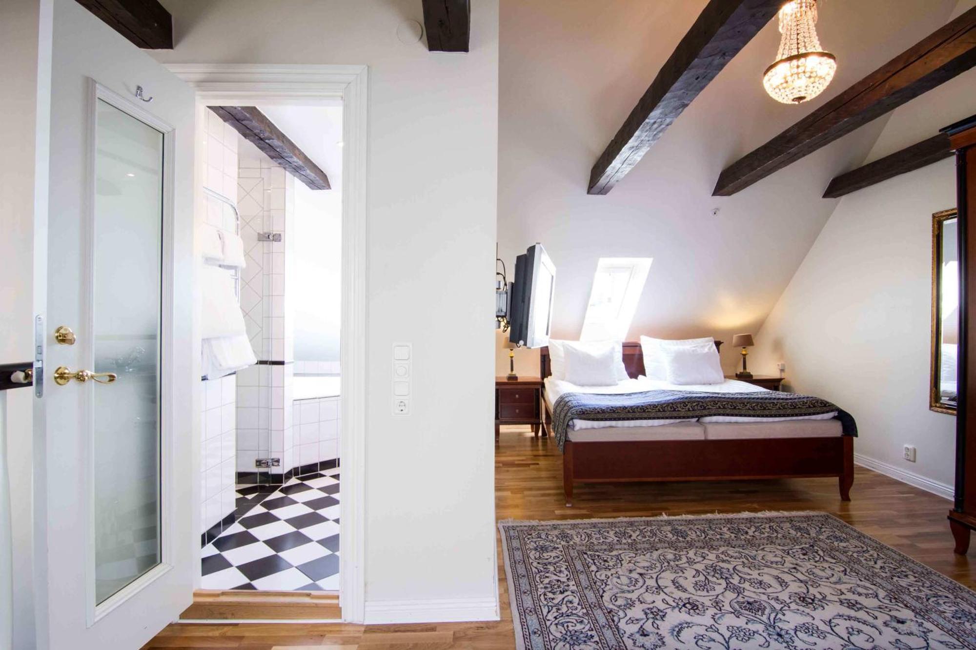 Mini Suite,996152977:JPEG