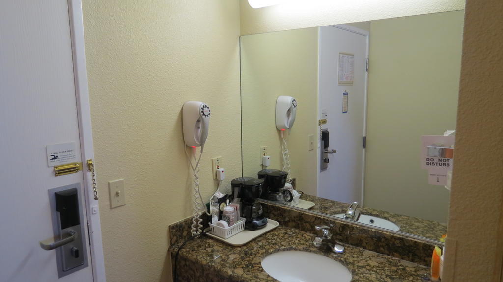 One-Bedroom Suite with Two Queen Beds - Non-Smoking