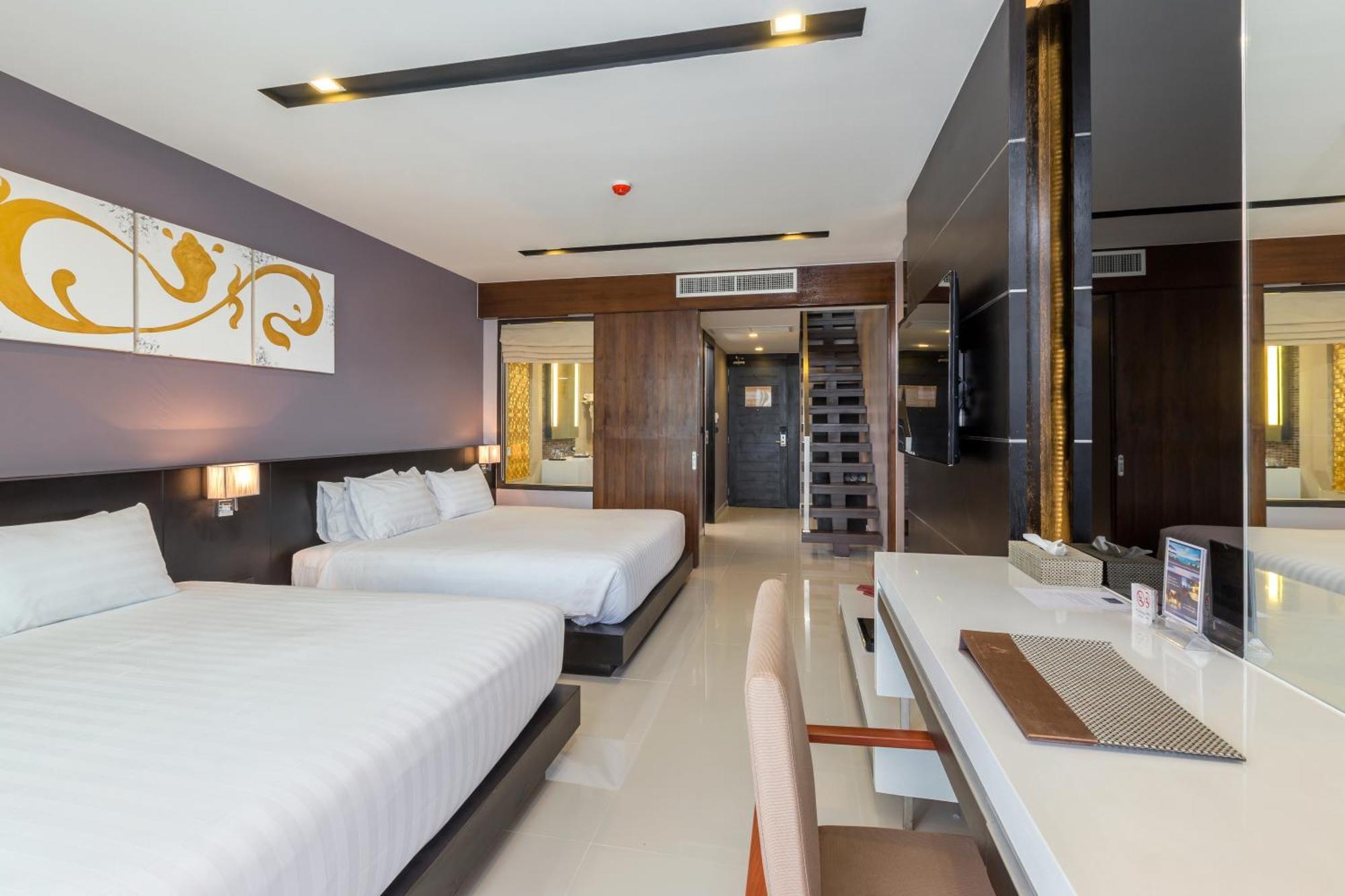 Family One-Bedroom Suite