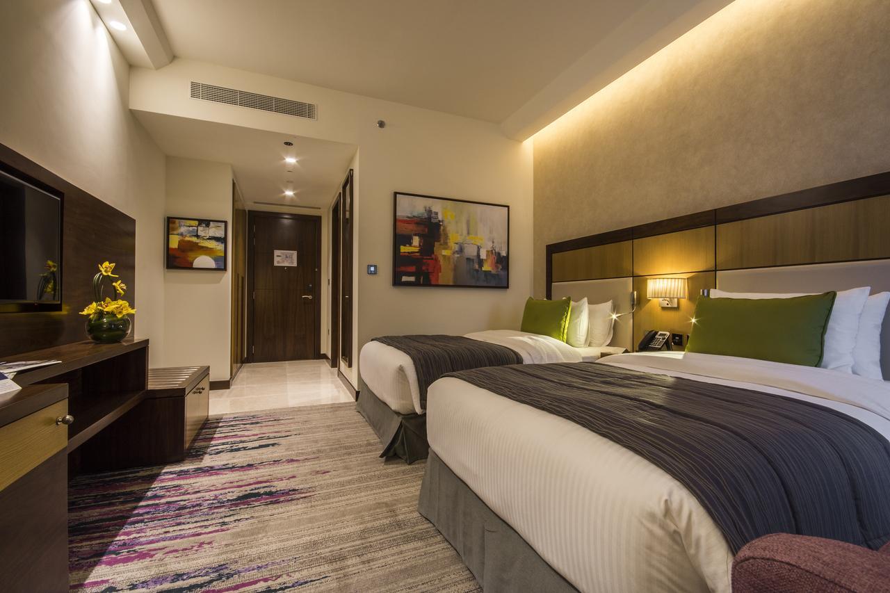 Deluxe Twin Room transfers to the beach selected malls & on F&B & Spa,701686990:JPEG