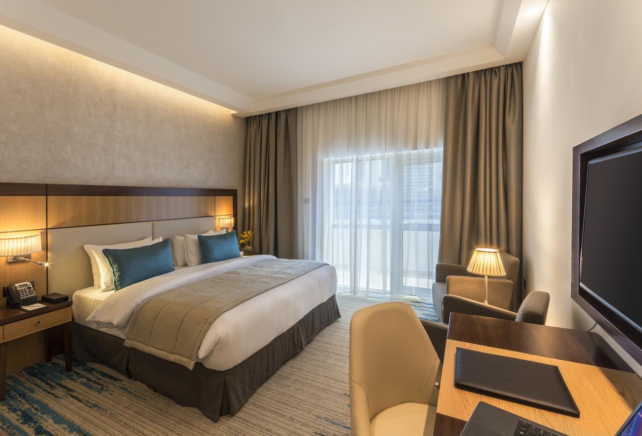 Deluxe King Room transfers to the beach selected malls & on F&B & Spa,701687059:JPEG