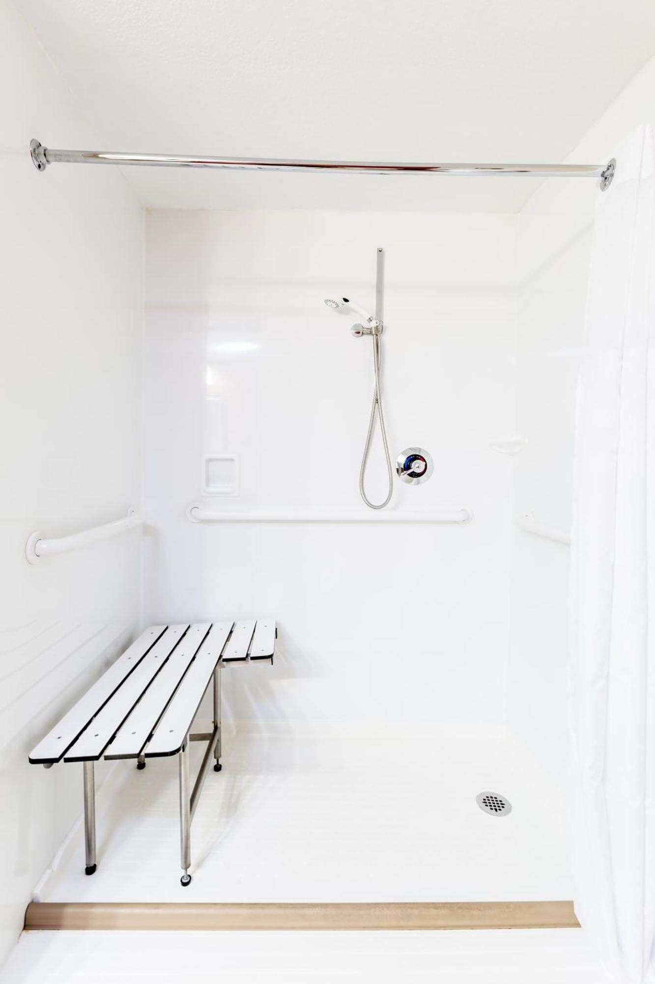Standard Room, 1 King Bed, Accessible Roll-In Shower, Non Smoking
