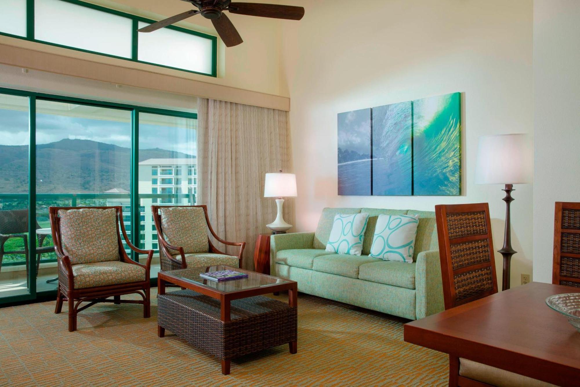 Penthouse One-Bedroom Villa with Sofa Bed and Mountain View