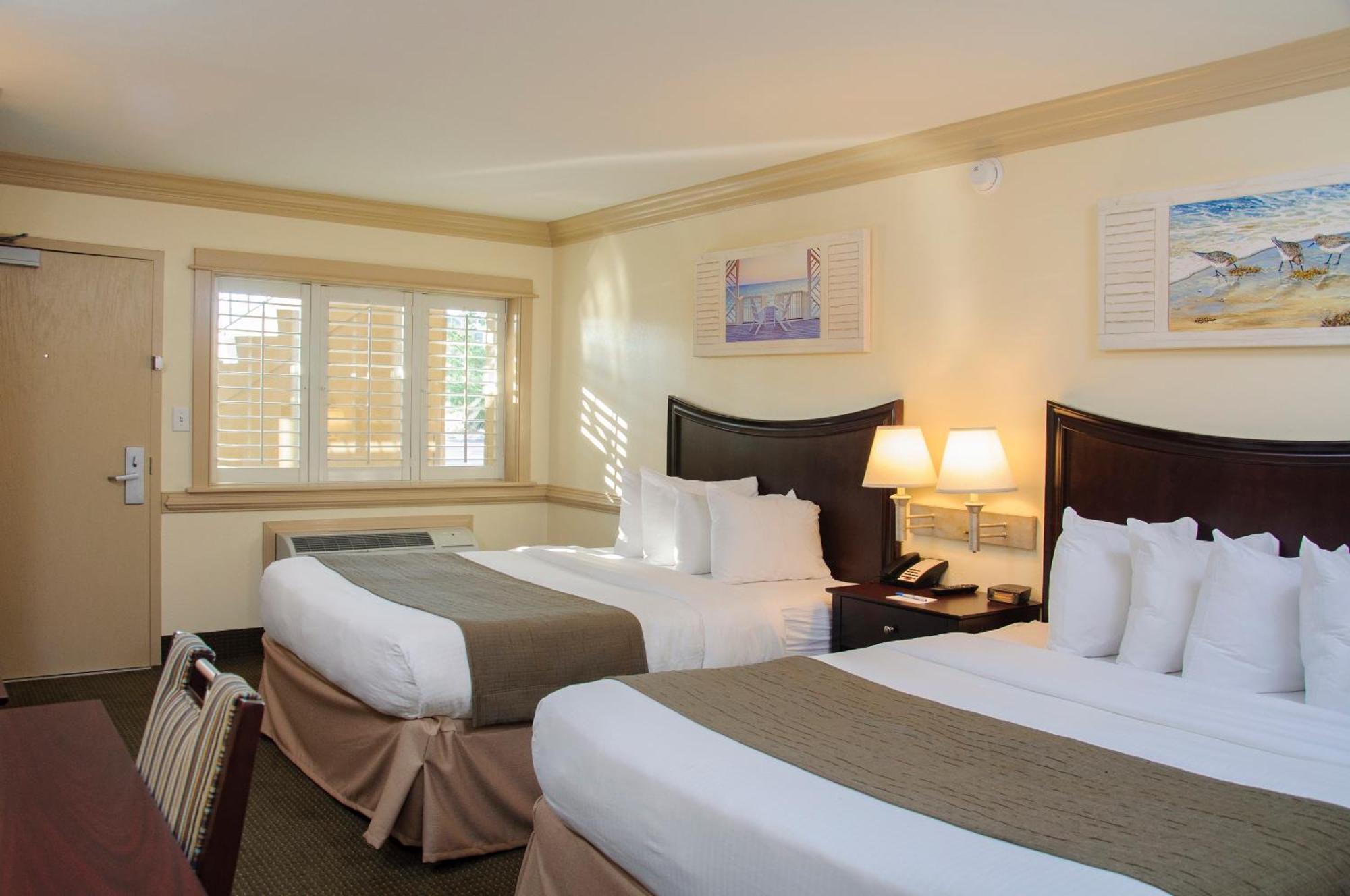 Disability Access/ Parking & Pool View with Two Queen Beds- Main Building
