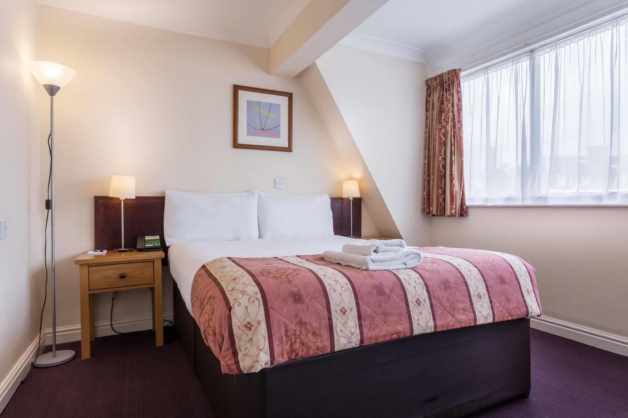 Single Room,703523104:JPEG