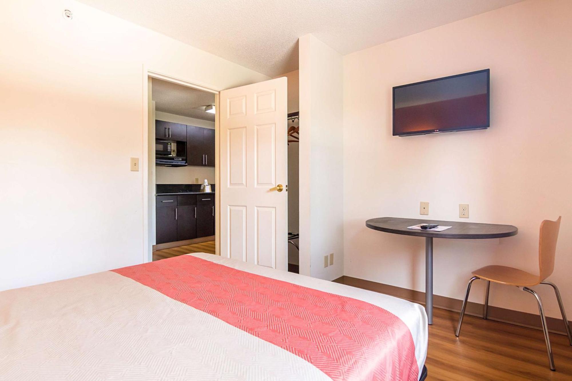 King Room - Disability Access - Non-Smoking