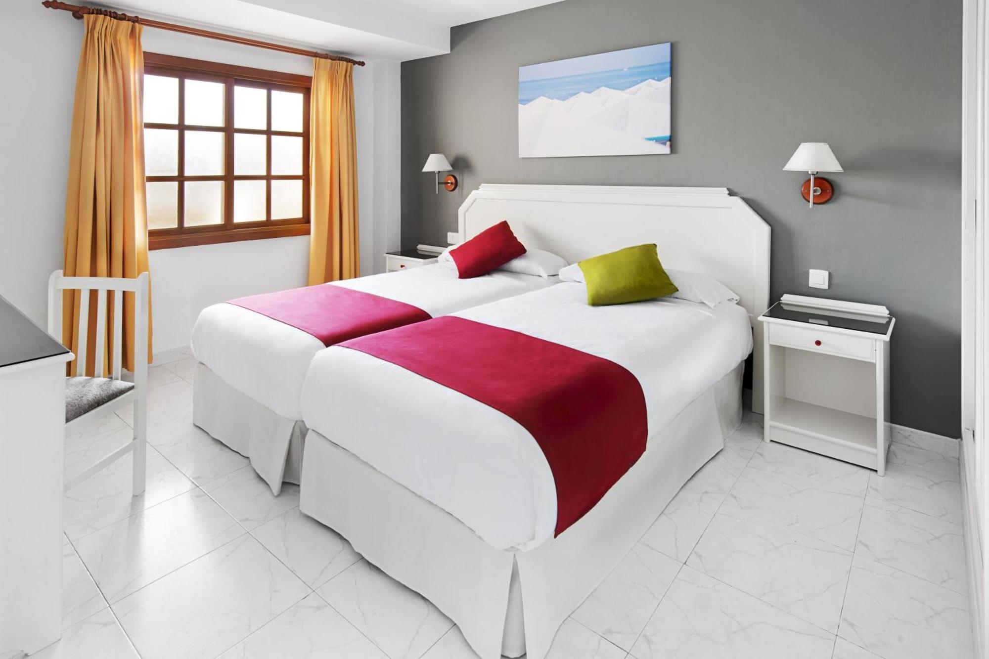 Apartamento de 1 dormitorio con vistas al mar (2 adultos + 2 niños)