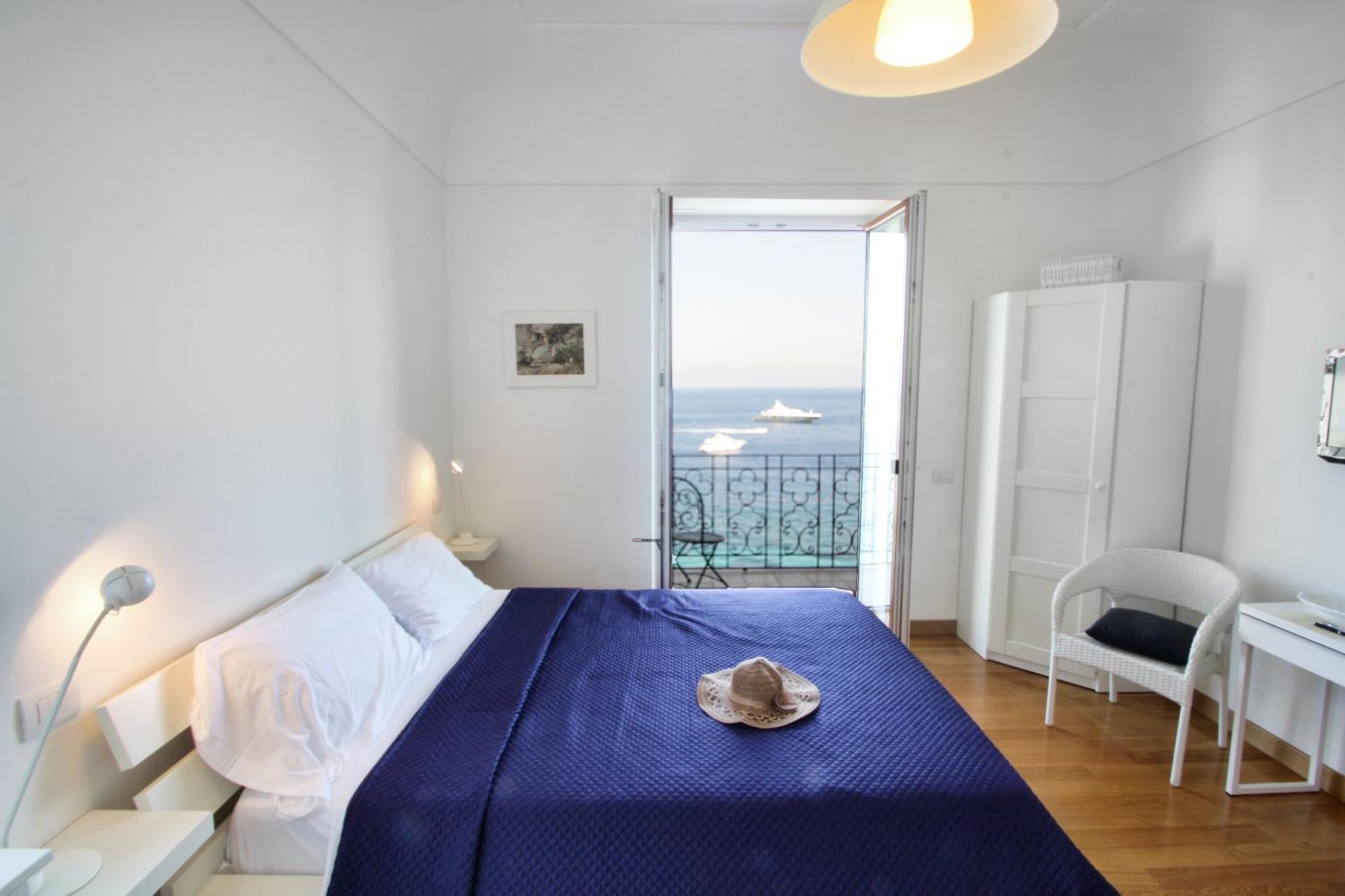 Double Room with City View,704726266:JPEG