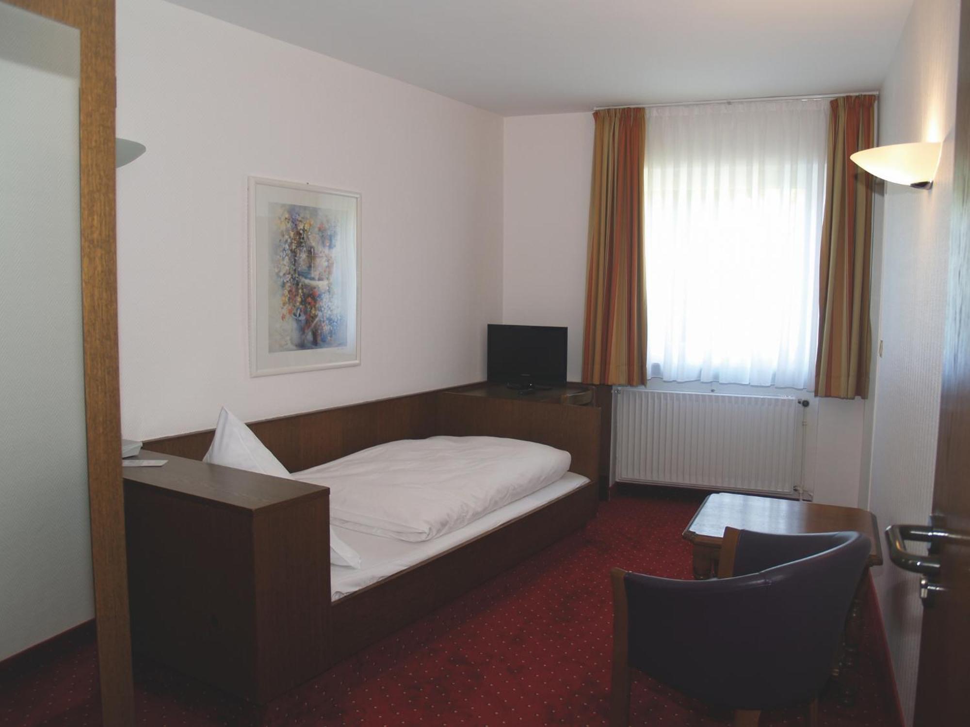 Single Room,1204754680:JPEG