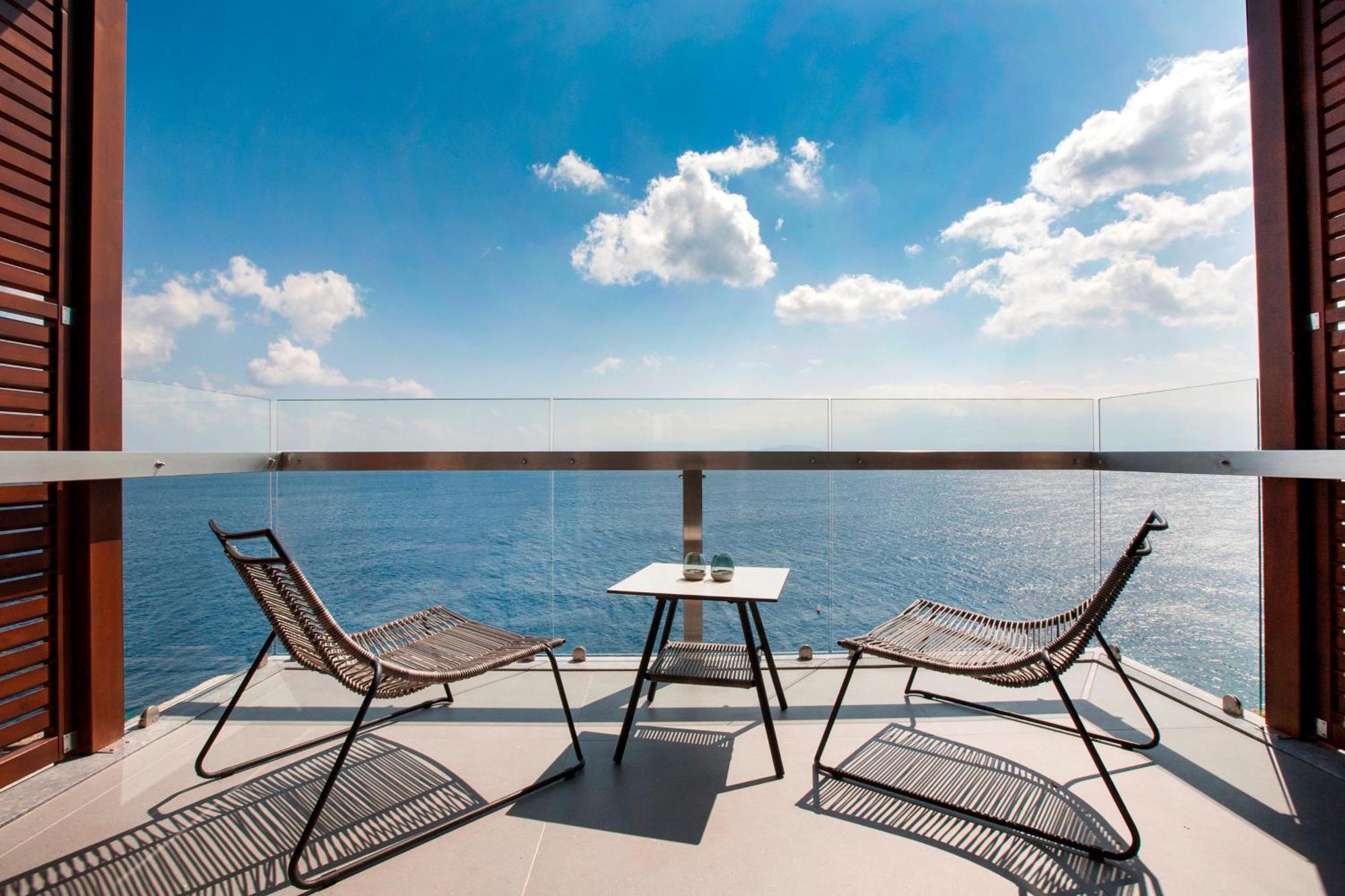 Deep Blue Bungalow Suite, Waterfront,1498781017:JPEG