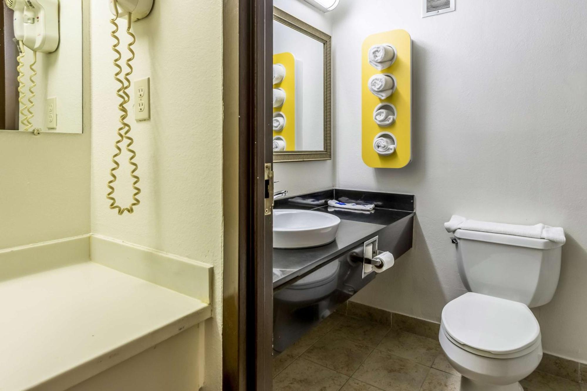 King Room with Roll-in Shower - Disability Access - Non-Smoking
