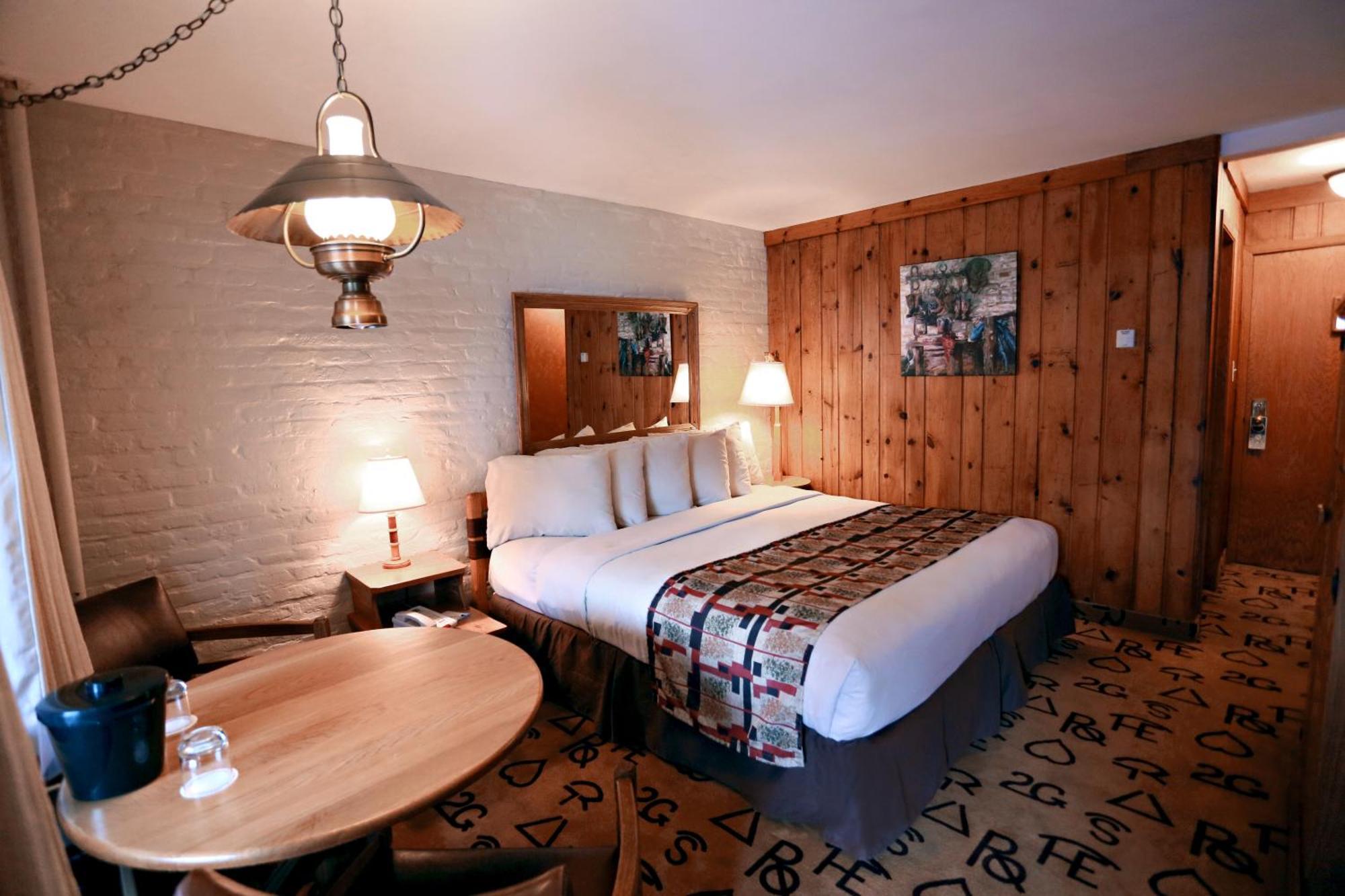 King Room,1588426880:JPEG