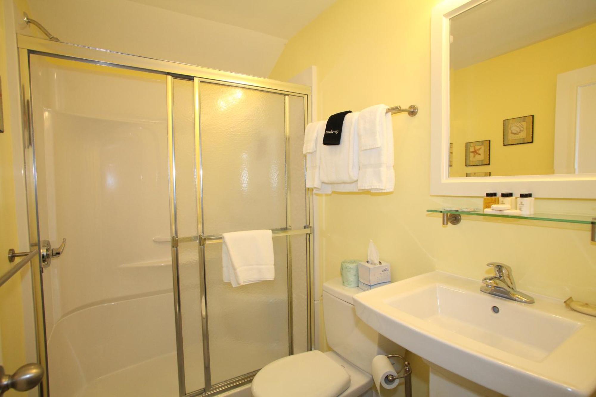 Three Queen Bed Suite