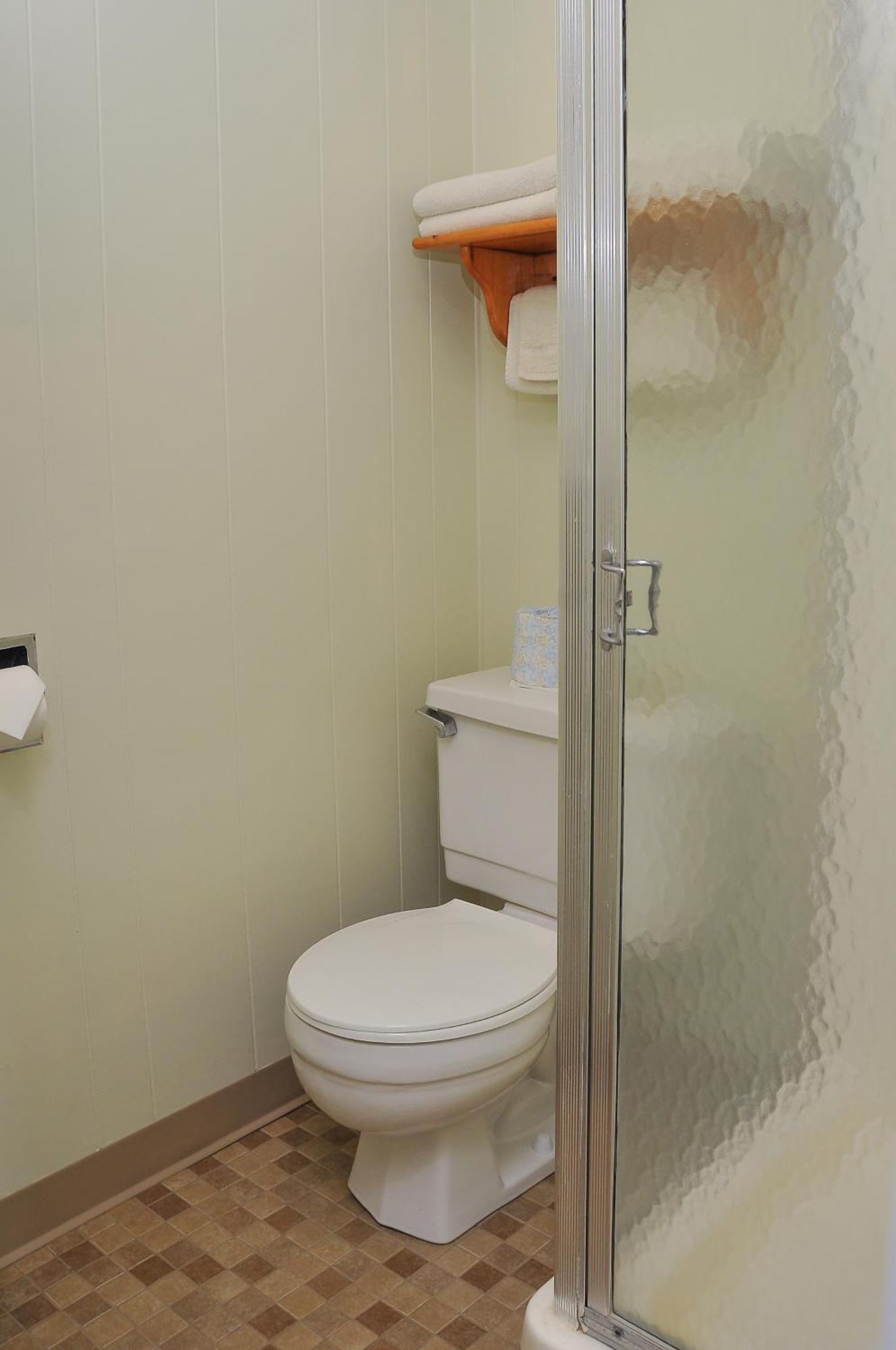 C-Section Suite, King bed, Oceanfront, Second Floor with Balcony