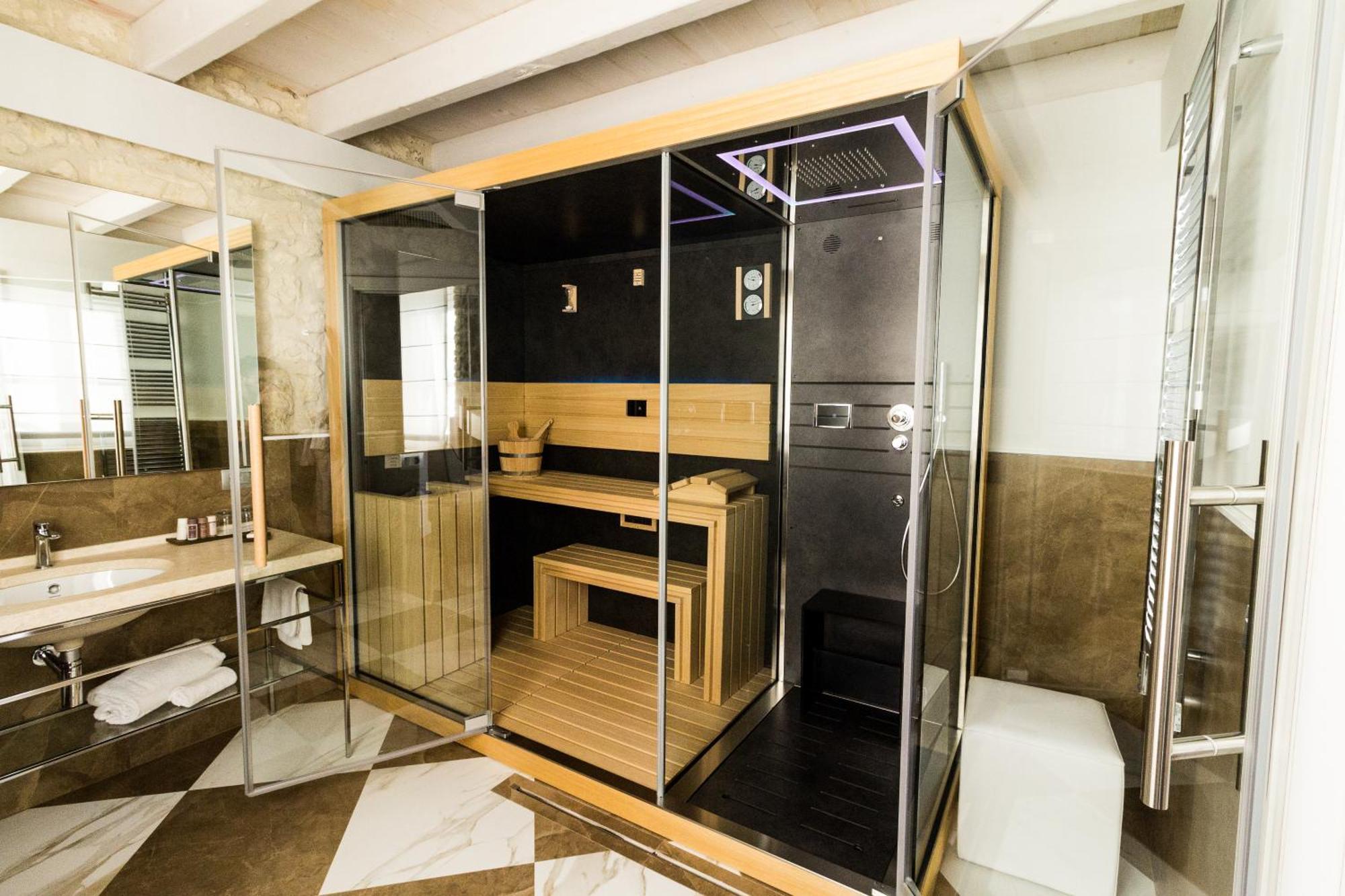 Executive Suite - Split Level,712526719:JPEG