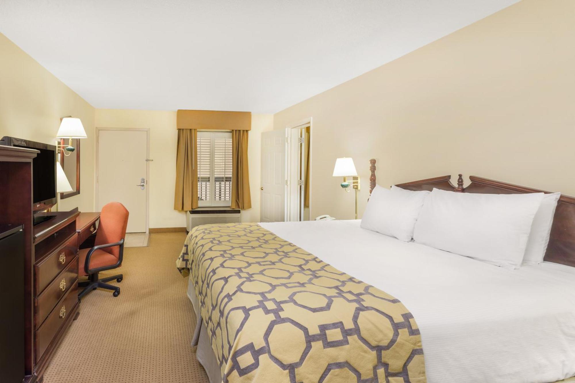 One-Bedroom King Suite - Non-Smoking