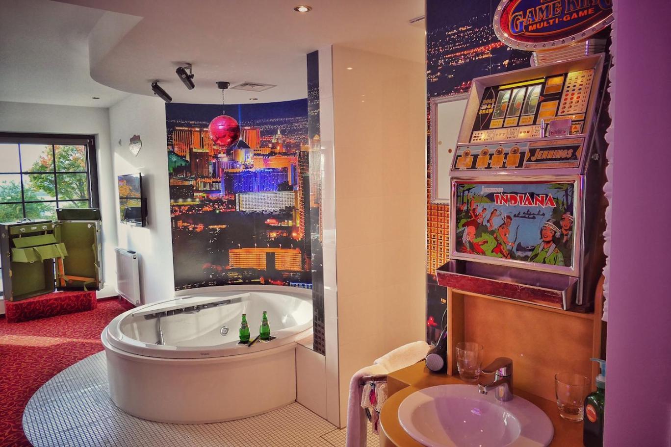 Doppelzimmer mit Whirlpool-Badewanne