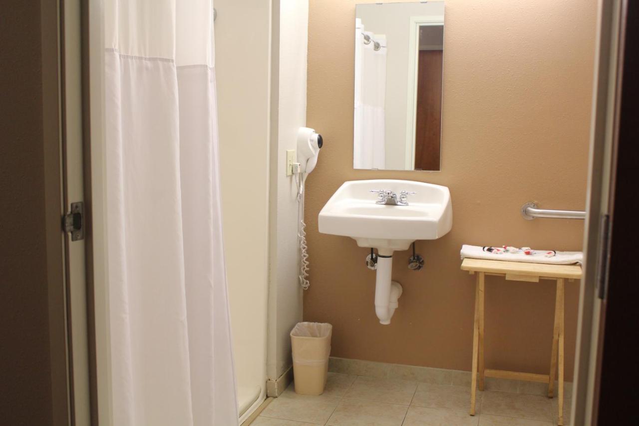 Queen Room - Disability Access/Non-Smoking