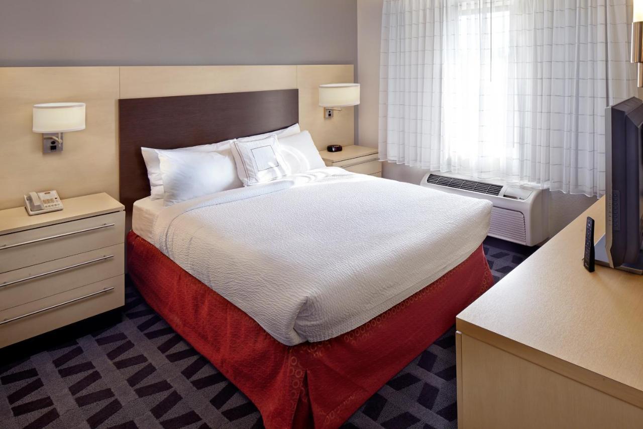 One-Bedroom Queen Suite with Sofa Bed