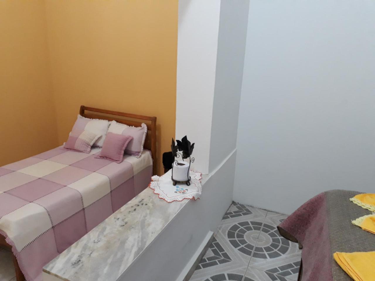Quarto Triplo com Banheiro Compartilhado
