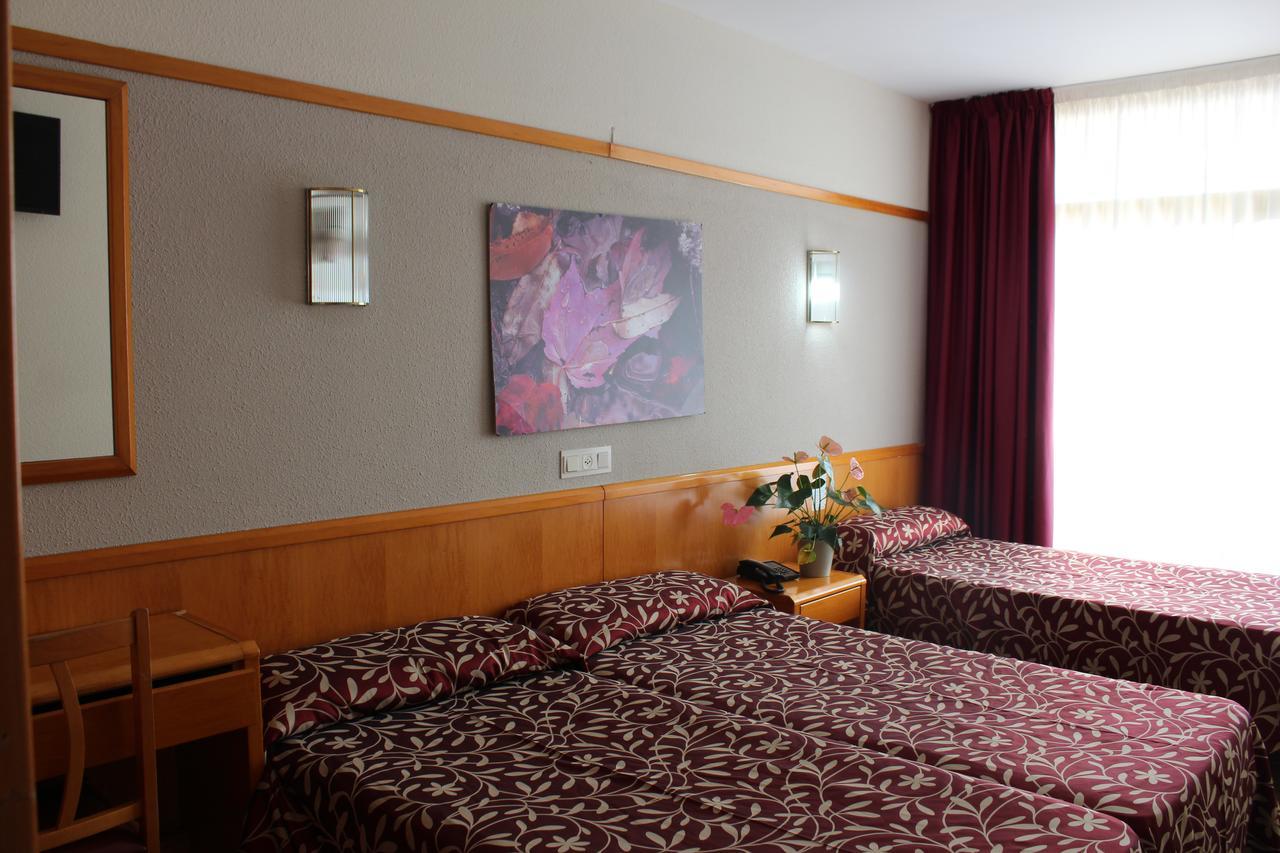 Chambre Triple (2 Adultes + 1 Enfant) - 3 lits
