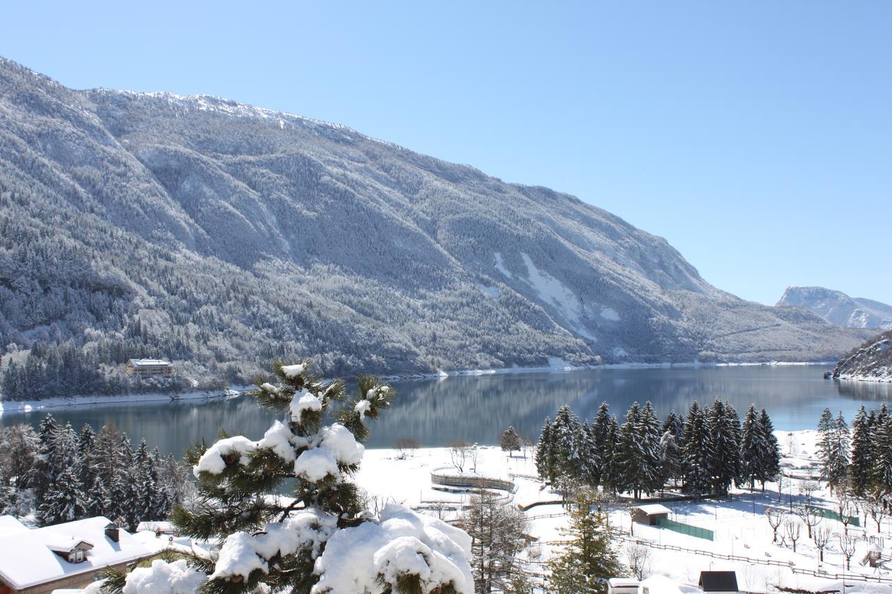 Double or Twin Room with Lake View