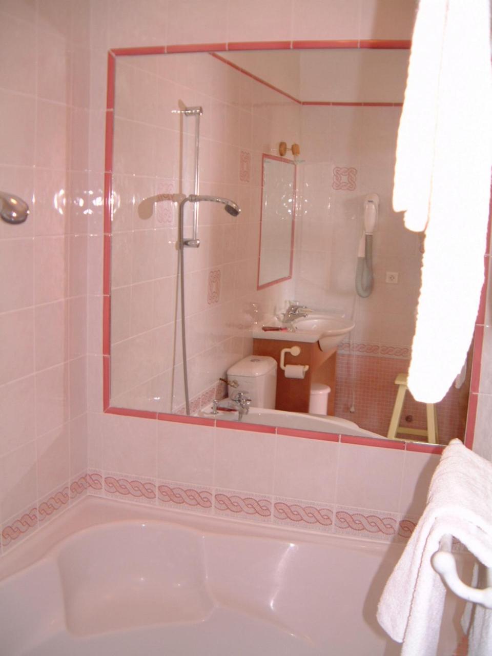 Chambre Triple avec Baignoire et sans Balcon - Vue sur Port