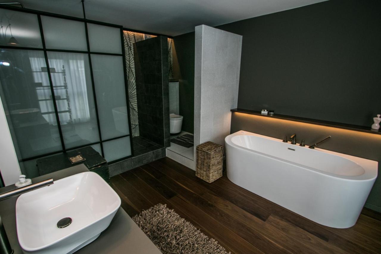 Business Suite,724241068:JPEG