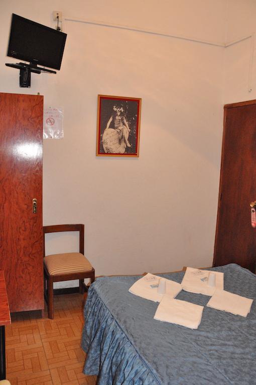 Quarto Duplo com Cama Extra