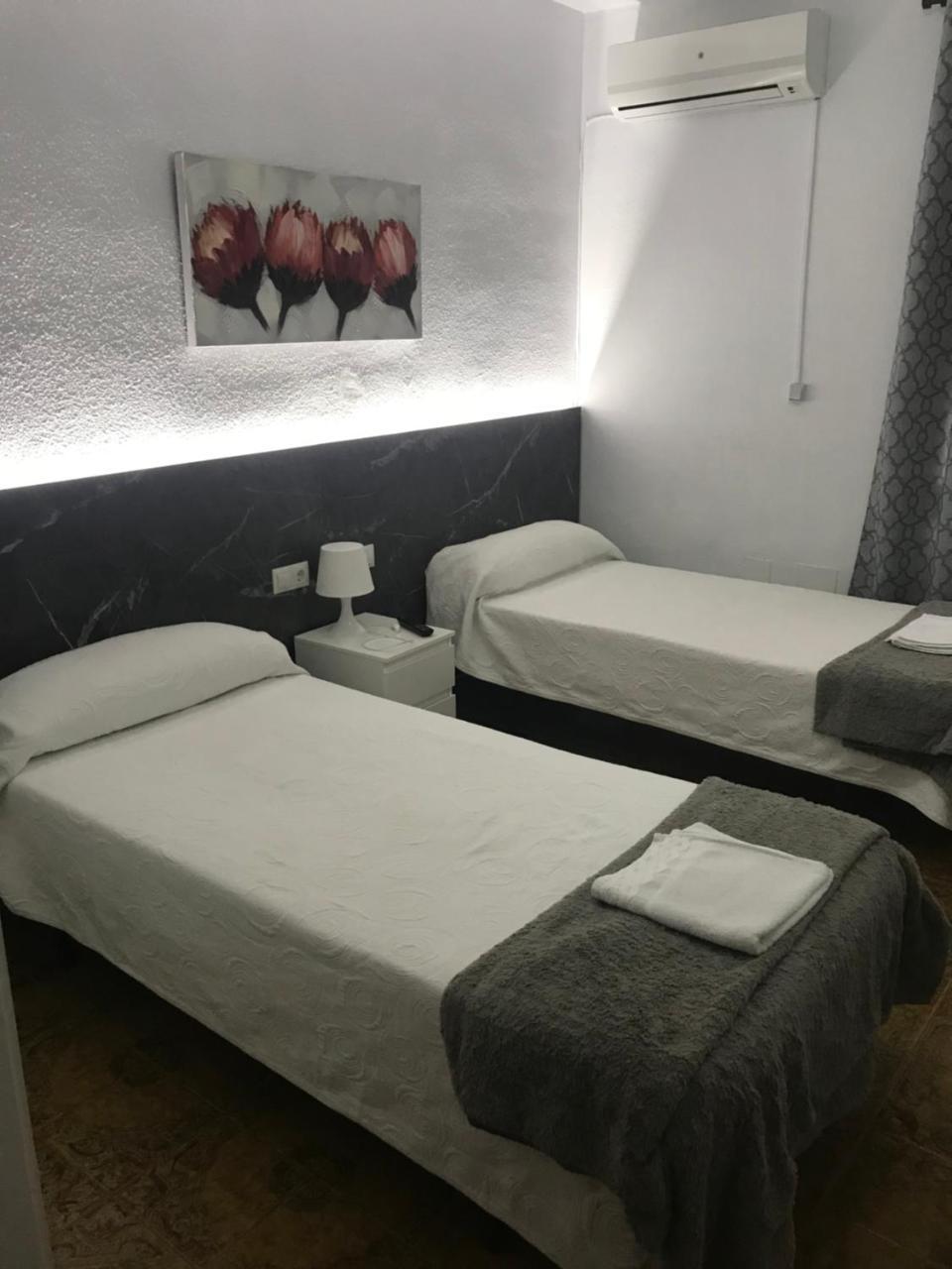 Twin Room with Private External Bathroom