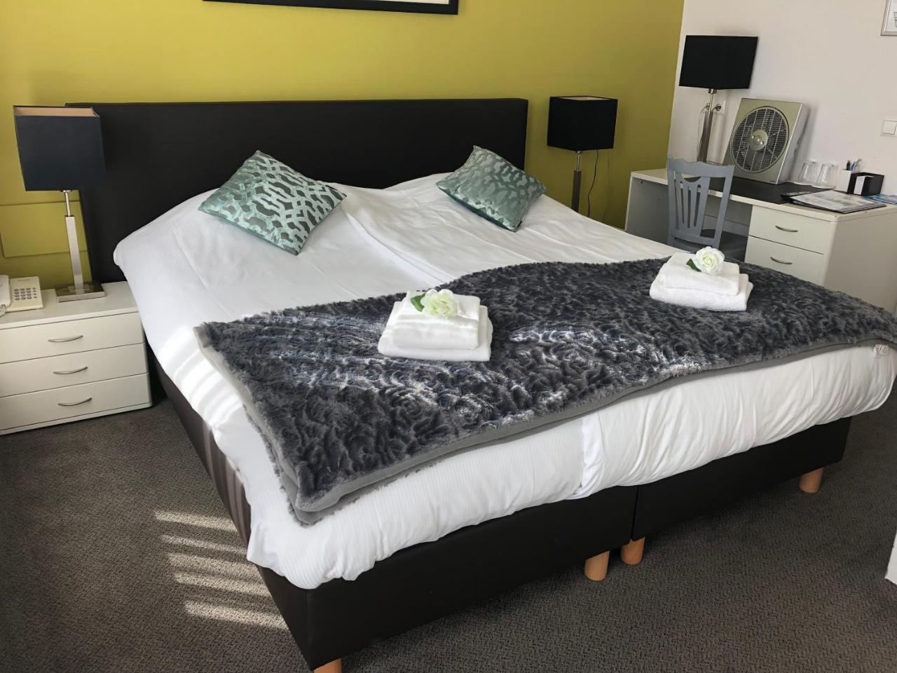Standard Double Room,758831077:JPEG