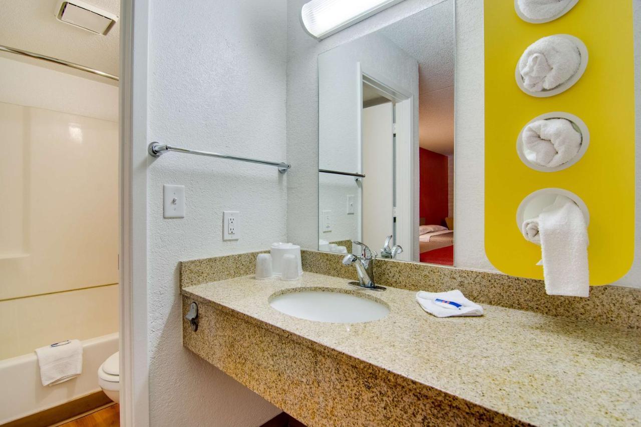 Deluxe Queen Room with Two Queen Beds - Non-Smoking