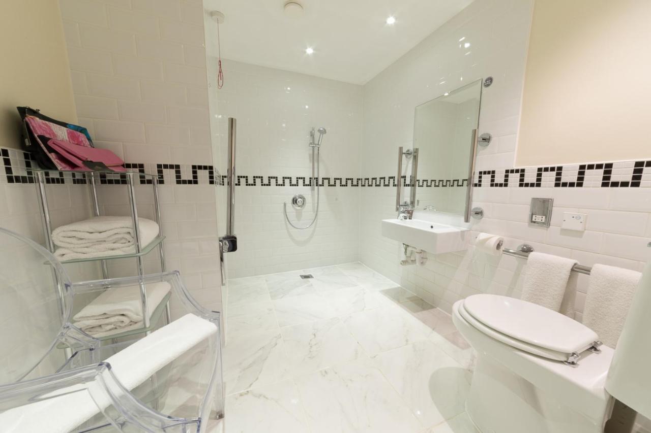 Quarto Econômico com Cama de Casal ou 2 de Solteiro