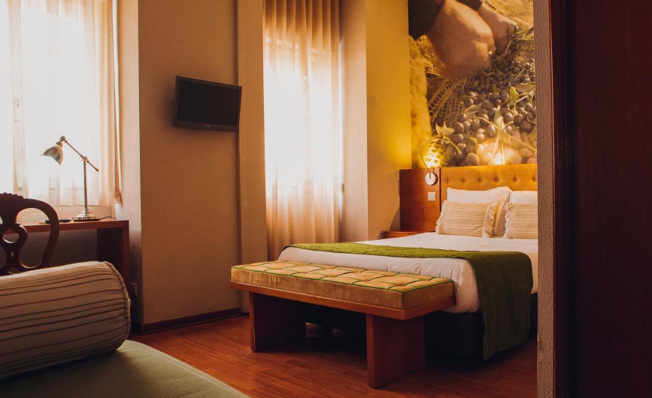 Quarto Familiar (2 Adultos + 2 Crianças)