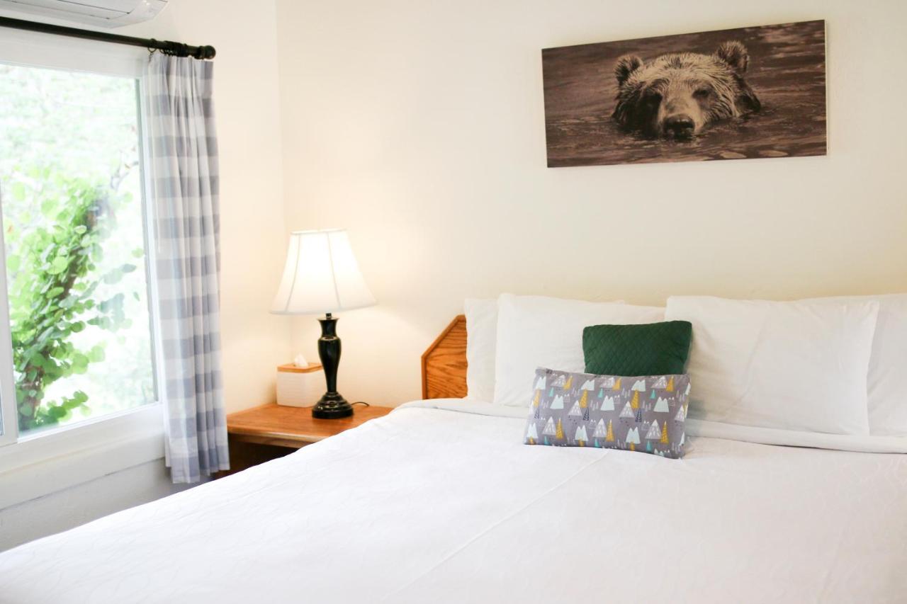 King Room with Mountain View