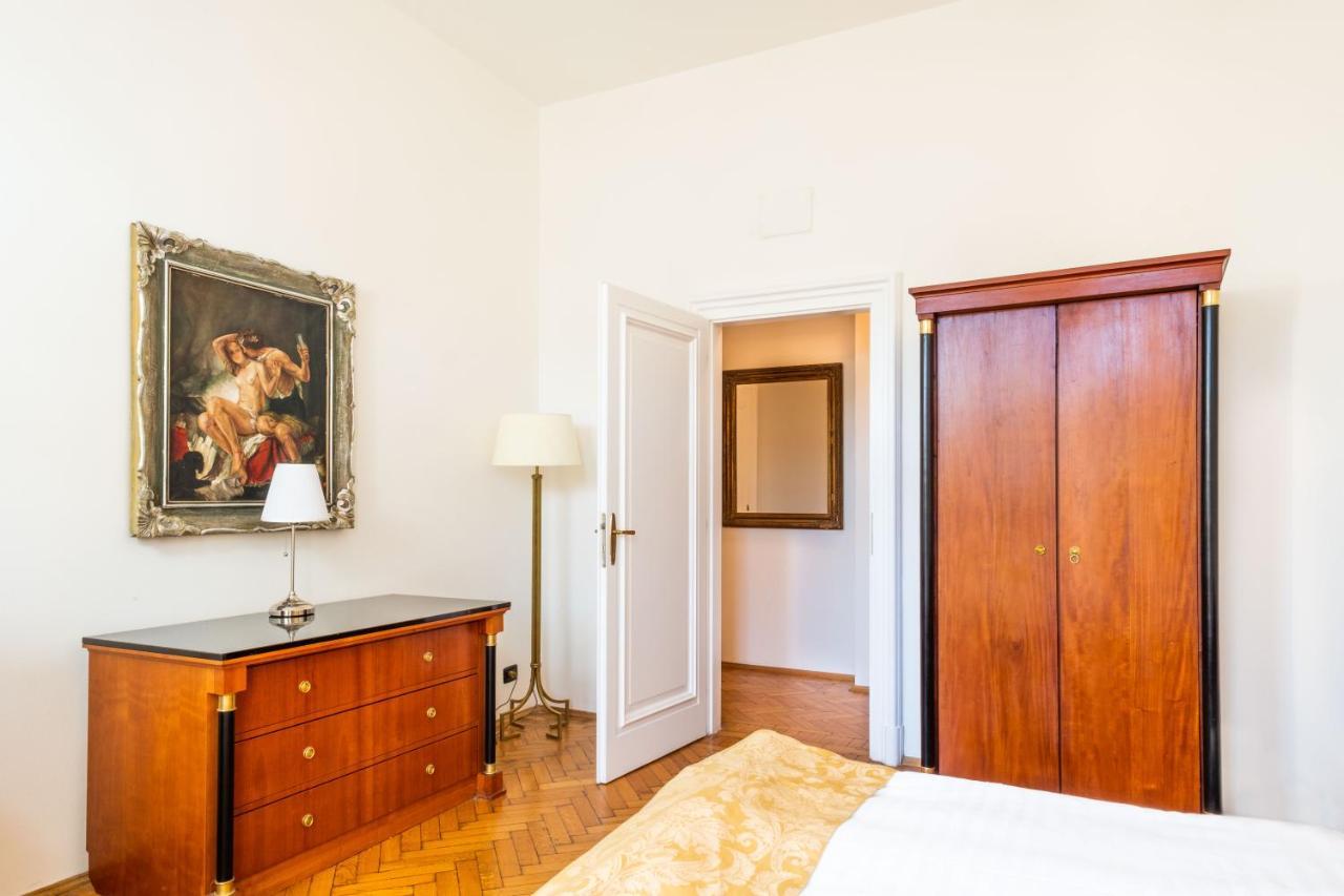 Doppel- oder Zweibettzimmer
