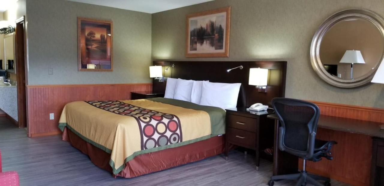 Deluxe King Room