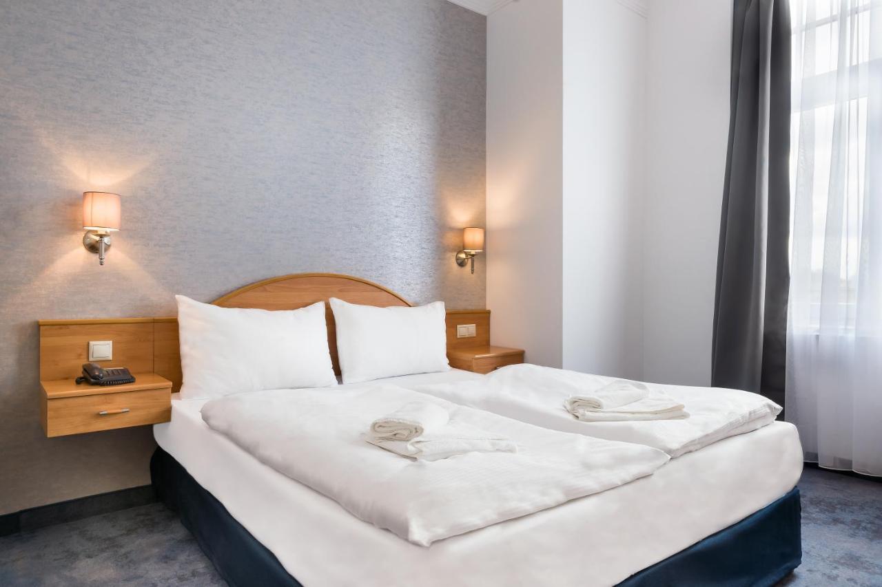 Standard Queen Room