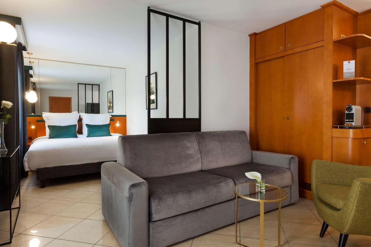 Suite Junior con terraza y vistas a la piscina
