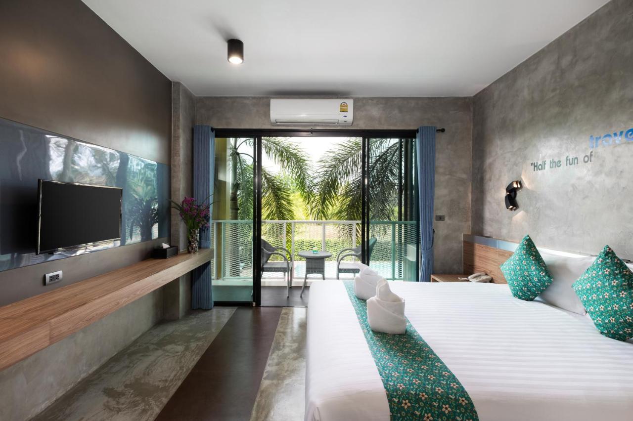 Chambre Double Supérieure - Vue sur Piscine