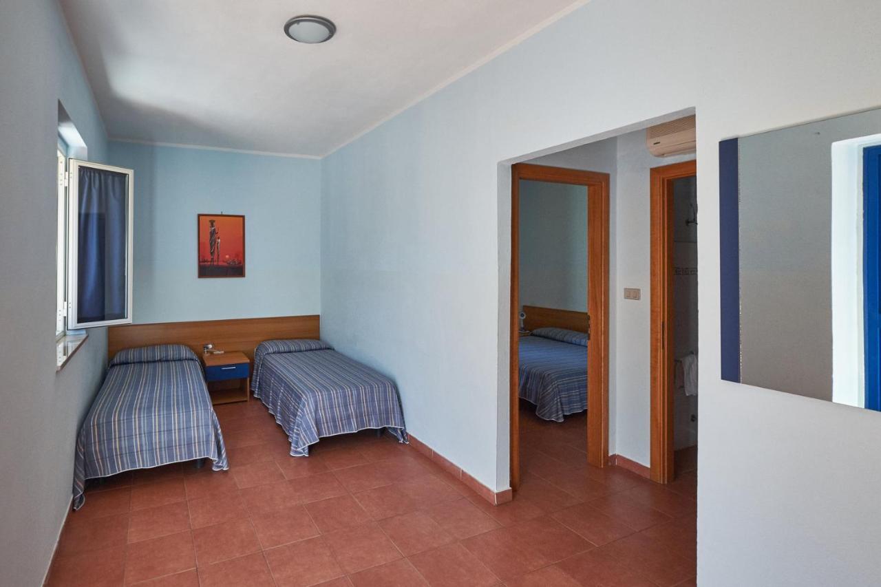 Camera Familiare (2 Adulti + 2 Bambini)