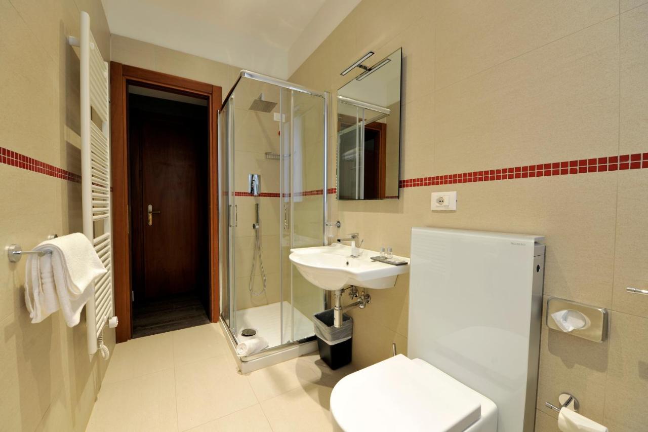Triple Room,1642308460:JPEG