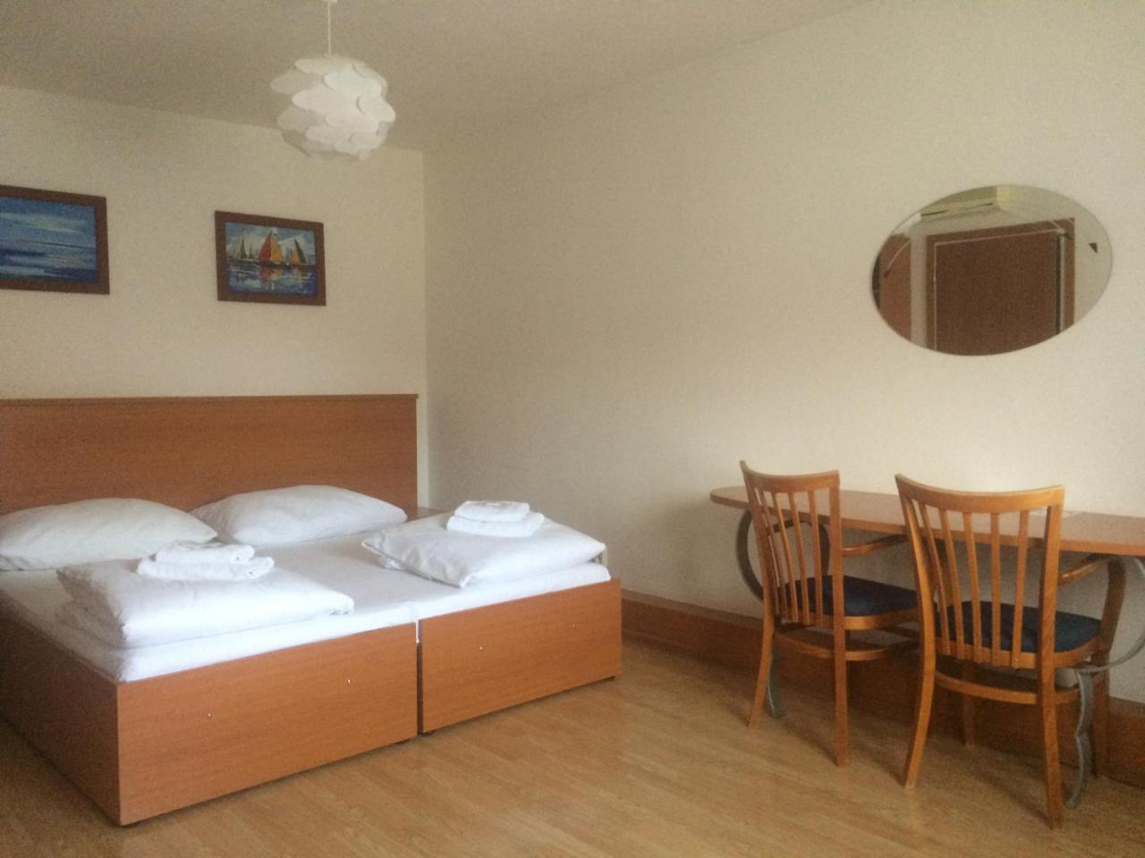 Tweepersoonskamer met Gedeelde Badkamer