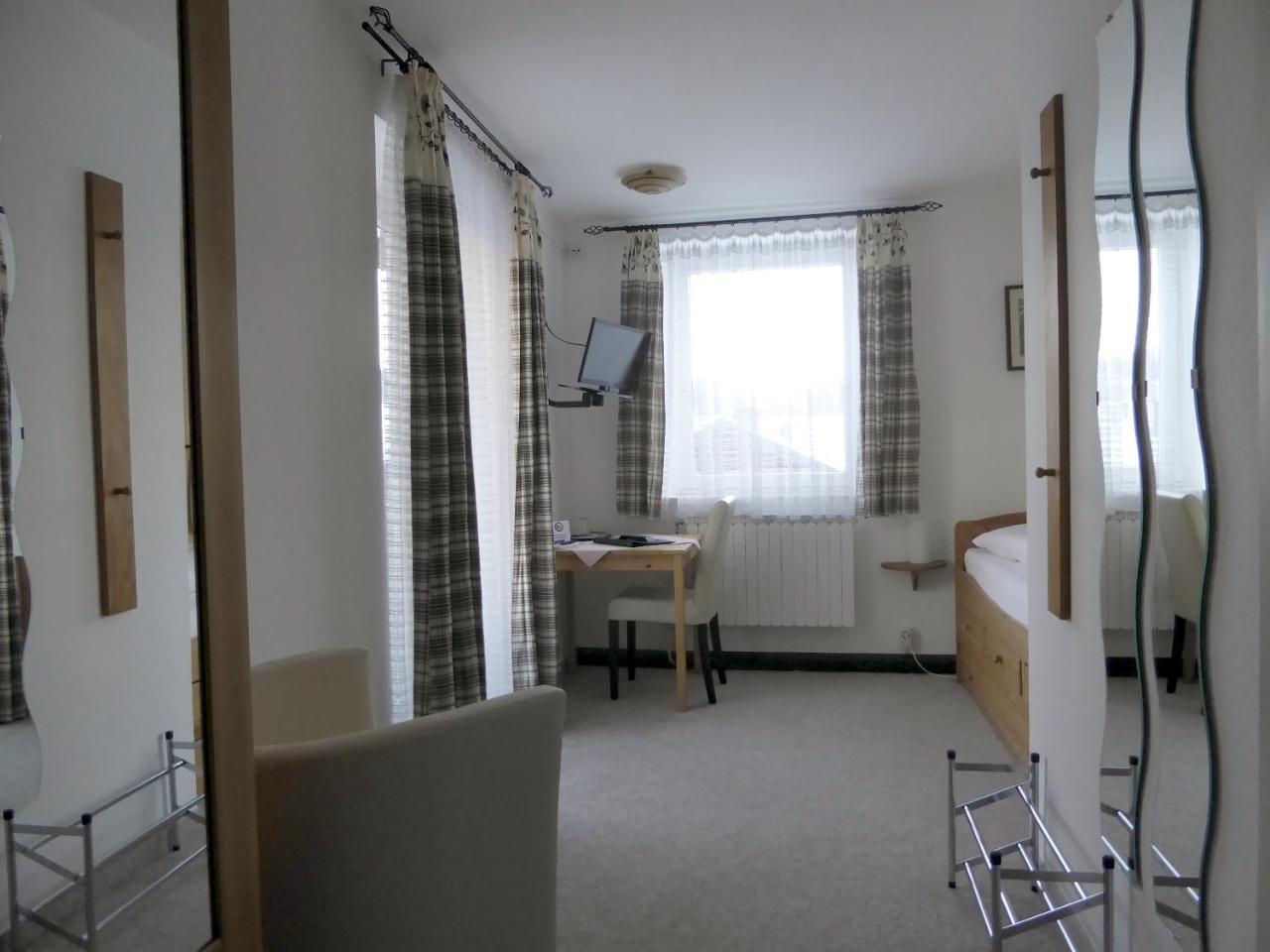 Single Room,749906591:JPEG