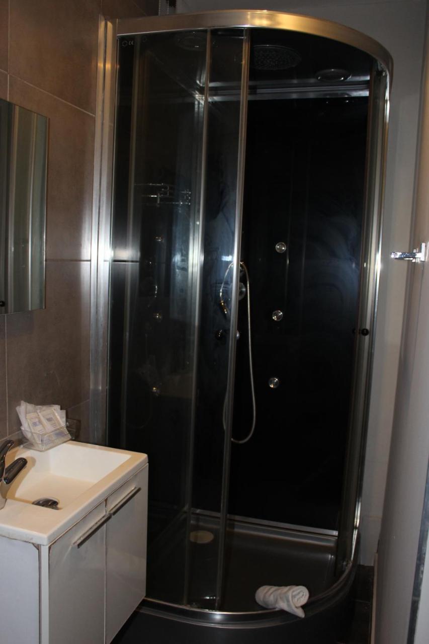 Tweepersoonskamer met 1 of 2 Bedden en Gedeelde Badkamer
