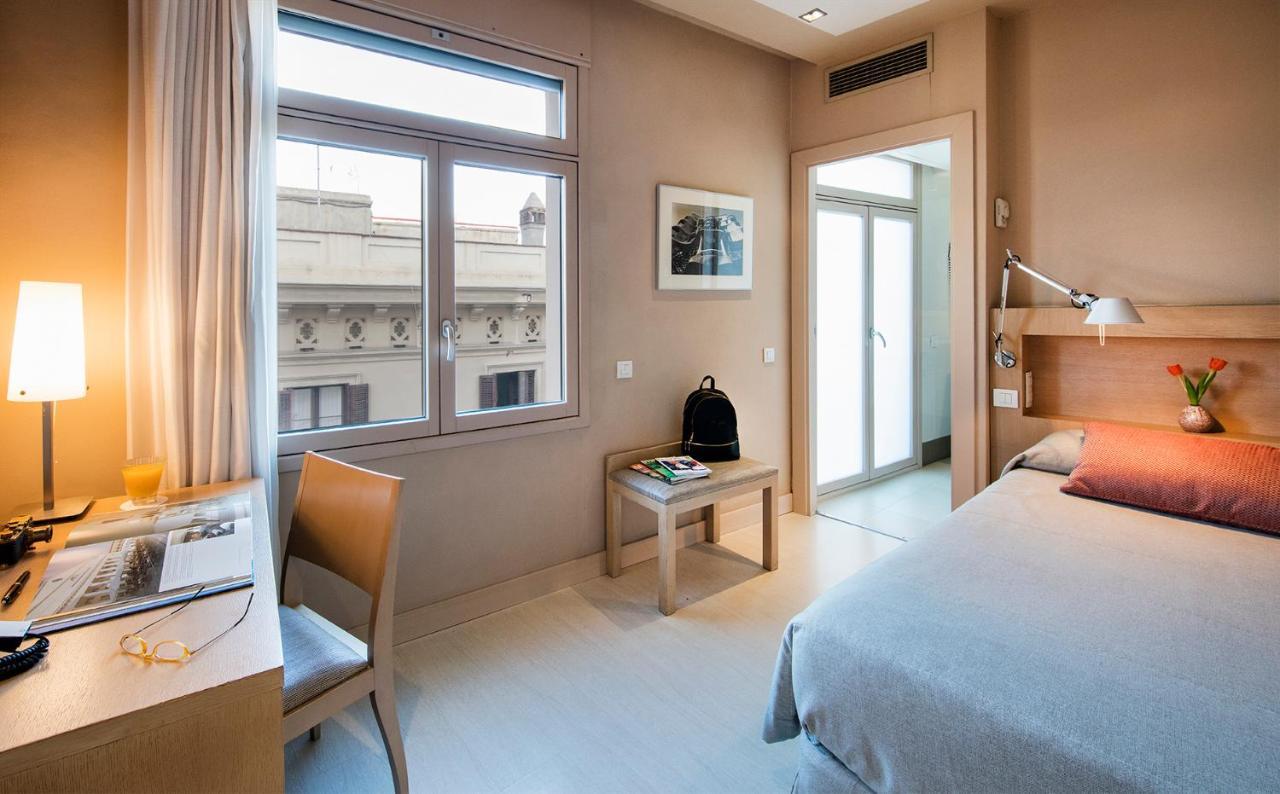 Single Exterior,753101669:JPEG