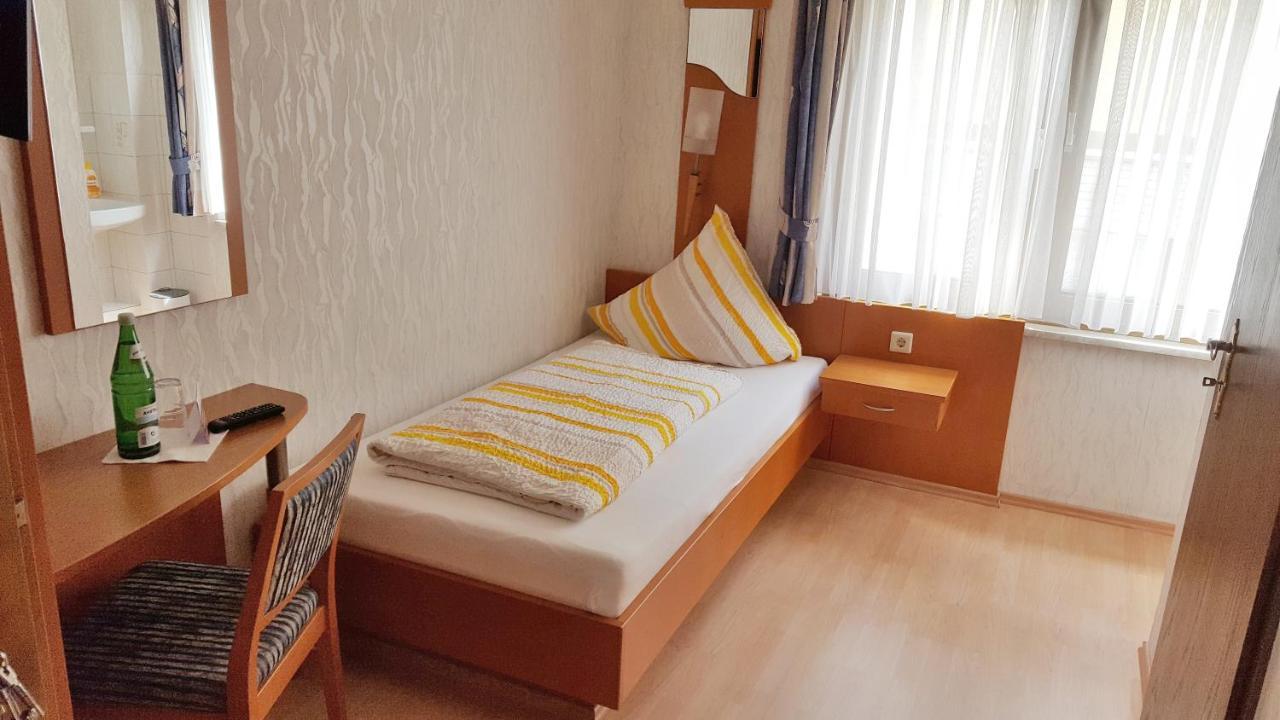 Single Room,754078369:JPEG